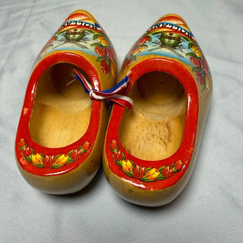 Dutch Decorative Mini Clogs - Picture 2 of 5